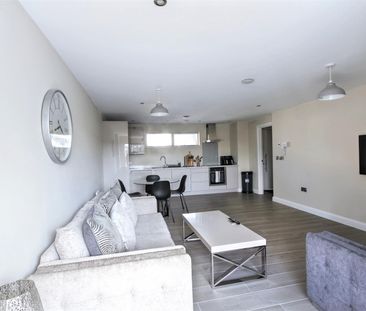2 Bedroom Flat / Apartment to let - Photo 3