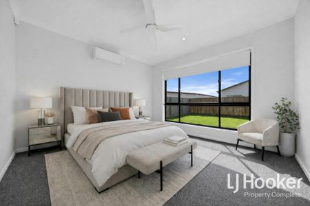 STYLISH & FUNCTIONAL - 2 x LIVING ZONES - WALK TO SOUTH ROCK STATE SCHOOL - Photo 5