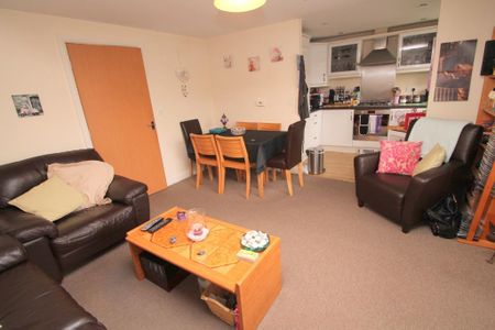 2 bedroom flat to rent - Photo 5
