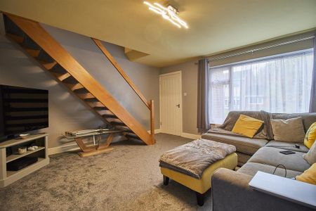 2 bedroom end of terrace house to rent - Photo 2