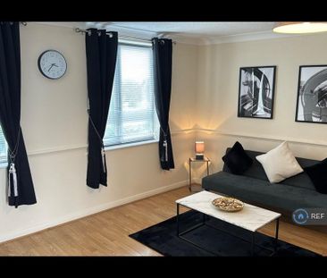 4 bedroom flat to rent - Photo 2