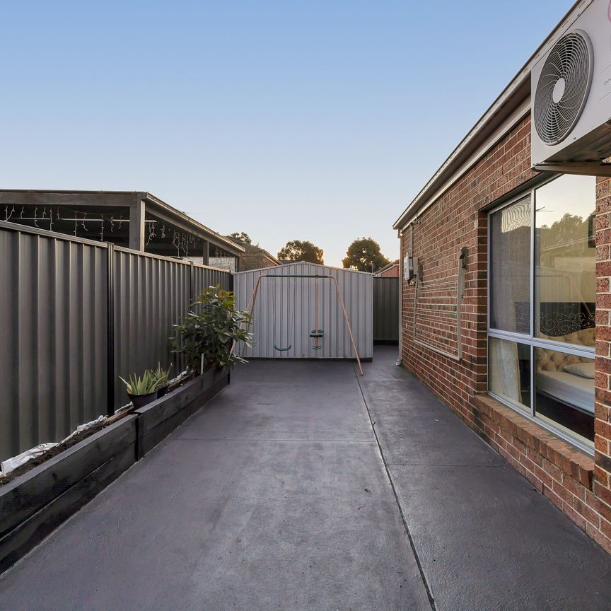 Charming Family Home in Craigieburn - Photo 1