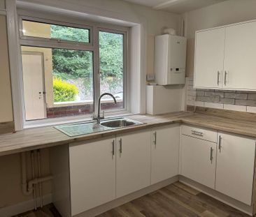 3 Bedroom Flat in Norwich with new kitchen and off road parking - Photo 2