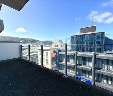 City Living - 2 Bedroom Apartment with secured covered car park - Photo 3