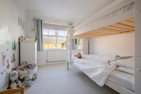 5 bedroom semi-detached house to rent - Photo 5