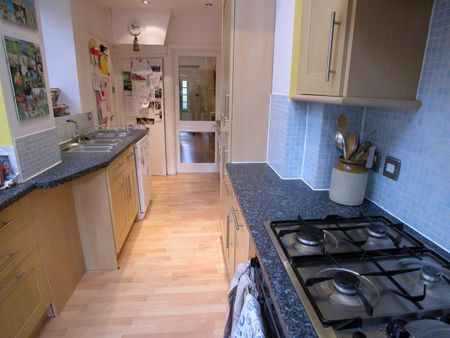 Meadway Drive, Woking, GU21 4TD - Photo 4