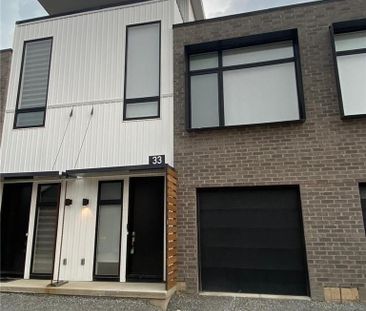 For Lease - 33 Summersides Mews, Pelham, Ontario - Photo 2