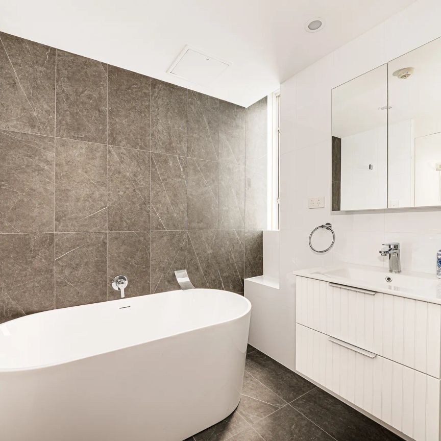 Prestigious Point Piper Apartment Showcasing Breathtaking Harbour Views - Photo 1