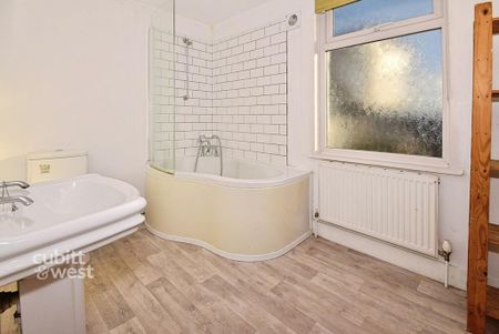 3 bedroom semi-detached house to rent - Photo 5