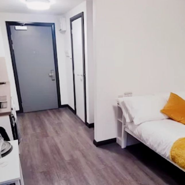 Studio silver plus - top floor - Photo 1