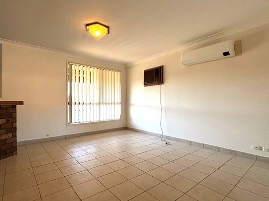 Family Home in Peaceful Edensor Park! - Photo 1