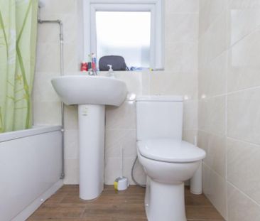 4 bedroom terraced house to rent - Photo 2