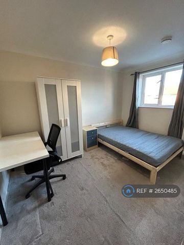 1 bedroom in a house share to rent - Photo 4