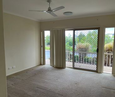 Family home in Sippy Downs location, close to shops and schools - Photo 2