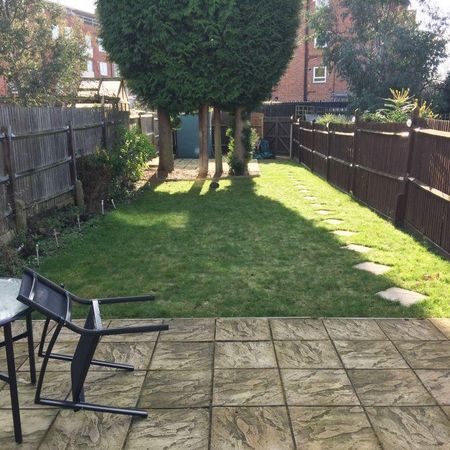 1 bedroom in a house share to rent - Photo 4