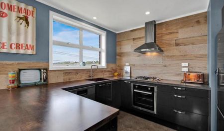 Modern Two Bedroom Home in Strandon - Photo 5