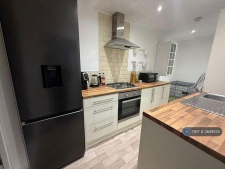 2 bedroom semi-detached house to rent - Photo 2