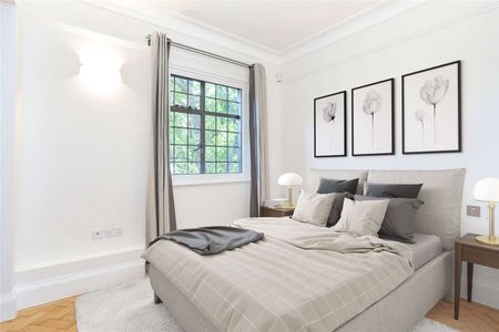 A two bedroom apartment offering open-plan living on a popular stretch of the Kings Road in Chelsea. - Photo 5