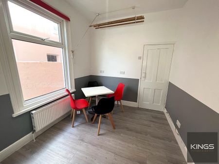 4 bedroom terraced house to rent - Photo 3