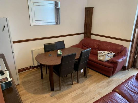 6 bedroom house to rent - Photo 1