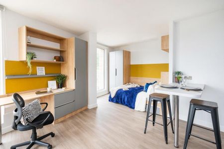 1 bedroom in a flat share to rent - Photo 2