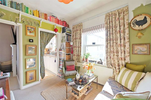A one bedroom apartment conveniently located in town centre. - Photo 1