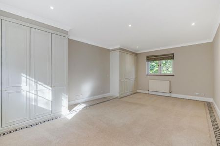 White Eaves, 14 Oakfield Glade, Weybridge, Surrey, KT13 - Photo 4