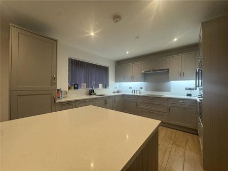 4 bedroom detached house to rent - Photo 4