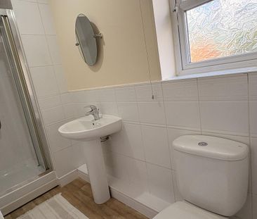 2 bedroom ground floor flat to rent - Photo 2