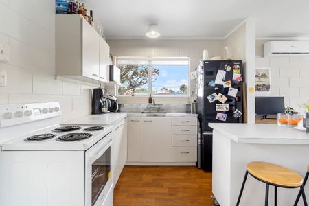 Harbour & Bridge Views - Unbeatable Location - Photo 3