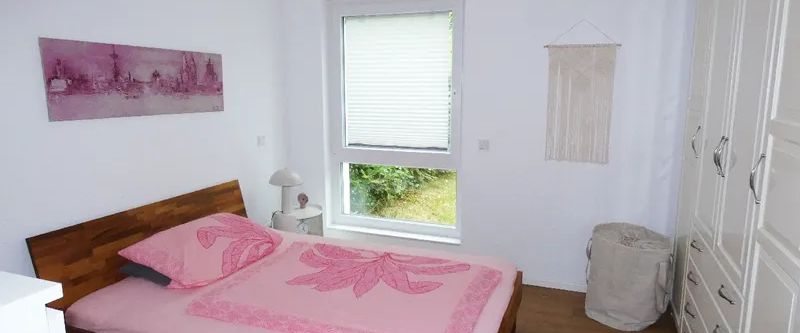 Gemütliche 2-Zimmer-Wohnung im Erdgeschoss mit Einbauküche und Terrasse - Photo 1