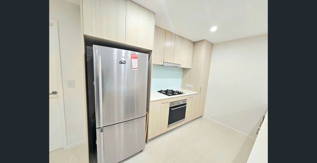 MASSIVE 3 Bedroom Apartment with Partial Furnitures in Rouse Hill Prime Location - Photo 1