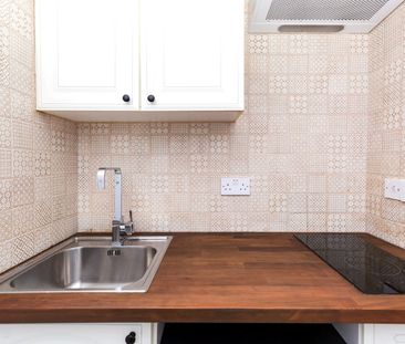 Studio Flat, Fellows Road, NW3 - Photo 2