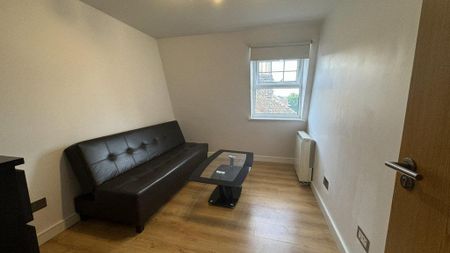4 bedroom flat to rent - Photo 3