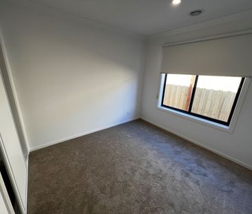 Fabulous 3Br Home in Tarneit! - Photo 3