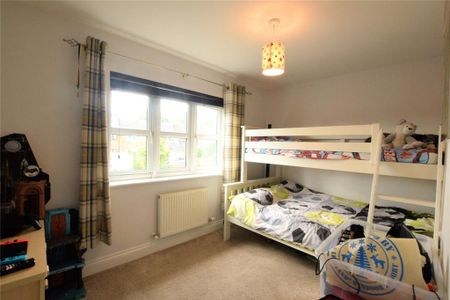 3 bedroom end of terrace house to rent - Photo 3