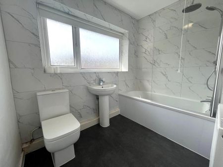 3 bedroom semi-detached house to rent - Photo 5