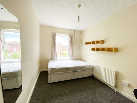 5 bedroom terraced house to rent - Photo 4