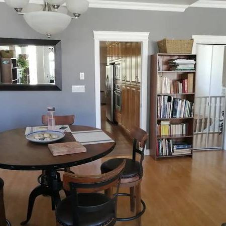 Large bedroom with ensuite washroom in shared home - Photo 1