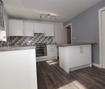 3 bedroom detached house to rent - Photo 5