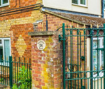 2 bedroom semi-detached house to rent - Photo 3