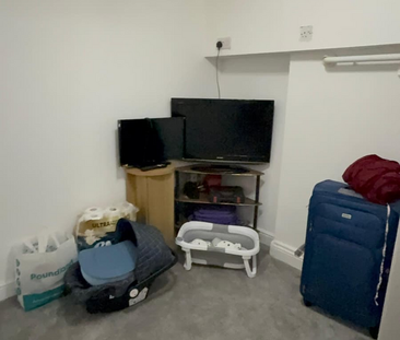 1 bedroom in a house share to rent - Photo 3 | Rentumo