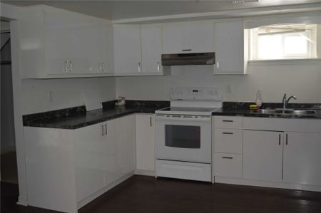 For Lease - 24 Holman Crescent, Aurora, Ontario - Photo 3