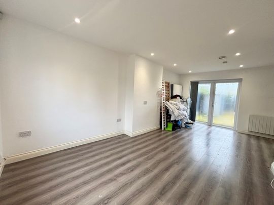 3 bedroom terraced house to rent - Photo 1