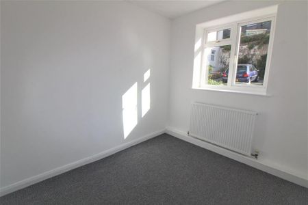 3 bedroom apartment to rent - Photo 2