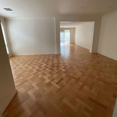 30 Beech St, Caulfield South VIC 3162 - House For Rent | Domain - Photo 1