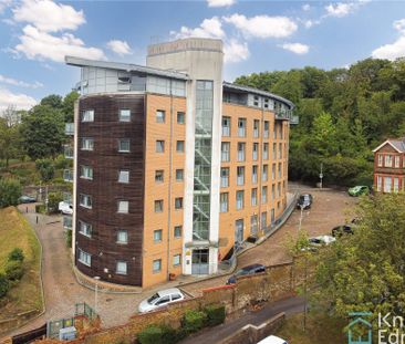2 bed flat to rent in Barrier Road, Chatham, ME4 - Photo 5