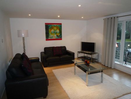 2 bedroom flat to rent - Photo 2