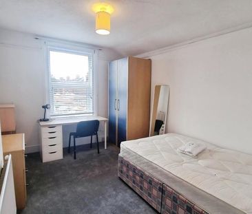 4 bedroom terraced house to rent - Photo 6