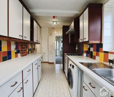 3 bedroom semi-detached house to rent - Photo 2
